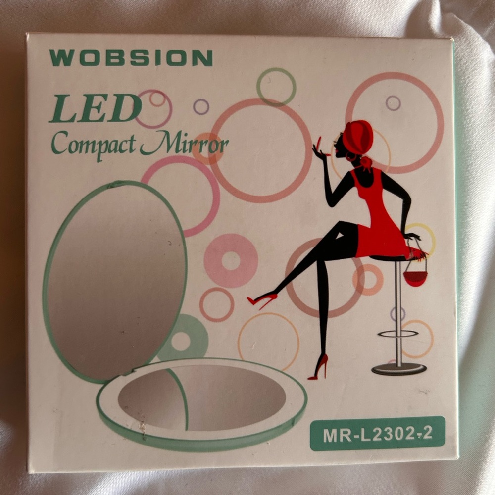 LED Compact Mirror - Mint Green Portable Makeup Mirror